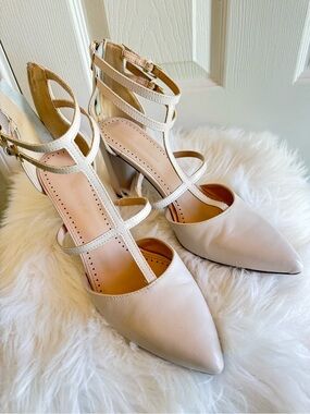 Adrienne Vittadini Women's T-Strappy Pointed Toe Heels-Light Cream-Sz 10